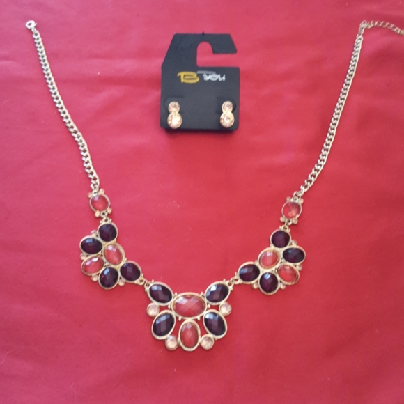 Costume jewelry - Picture 2 of 2